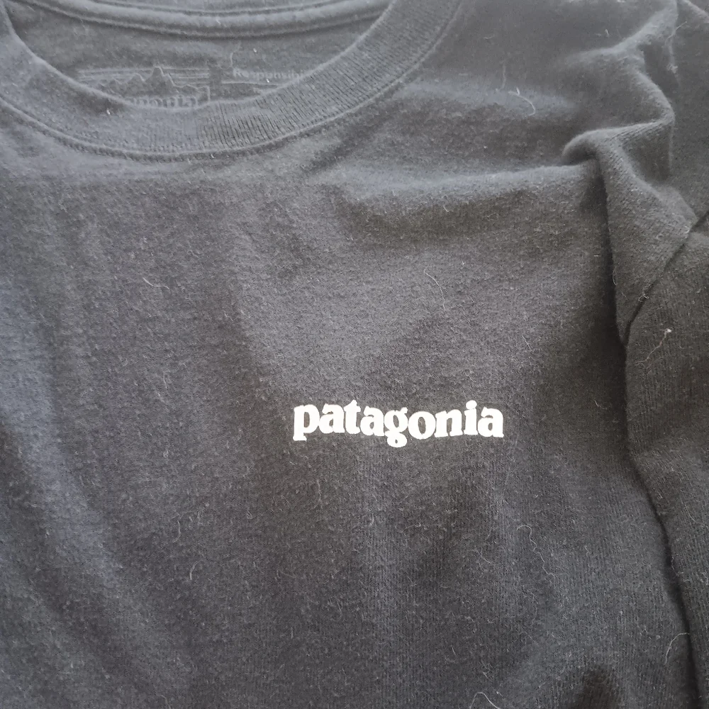 Patagonia‎ Black Spell Out Long Sleeve Crewneck Top Fall Base Layer Outdoor S